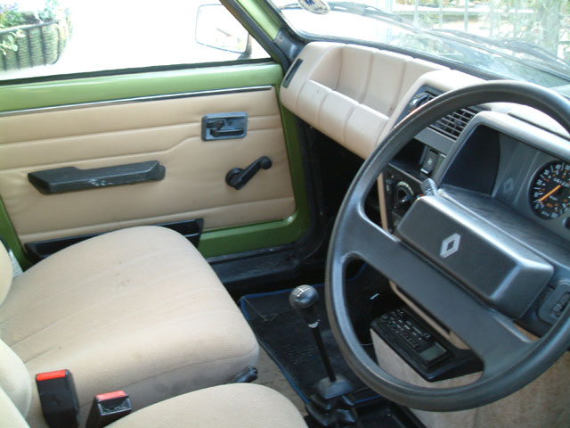 r5interior_806.jpg