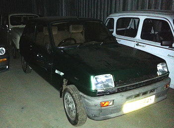 Renault 5 in barn