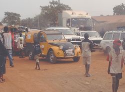 2CV in traffic