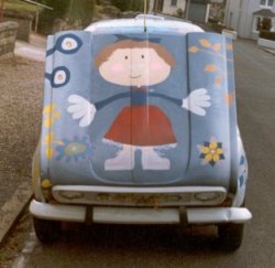 Bonnet with big painting of Florence