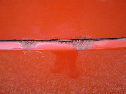Nearside rear wing rust.jpg