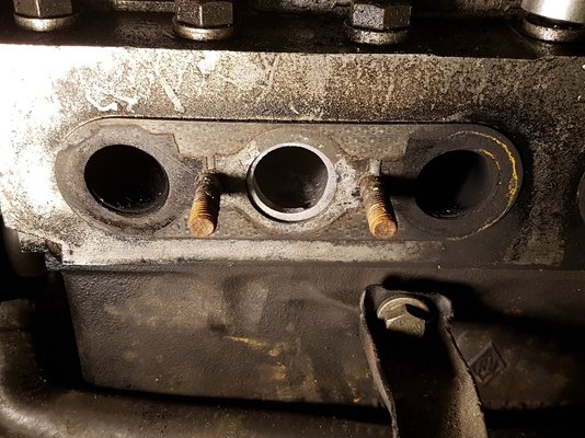 R4 manifold and seal.jpg