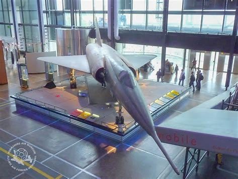Mirage IV Paris.jpg