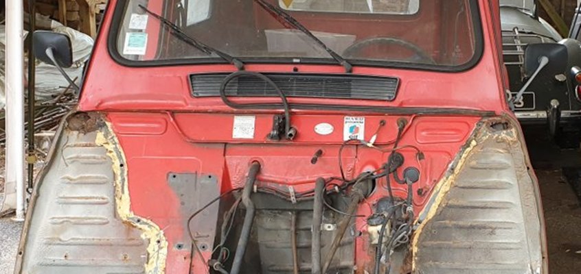 renault 4 wing leaks.jpg