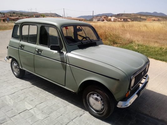 renault4.JPG