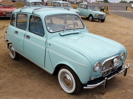 Renault 4 with Whitewall Tyres 101.jpg