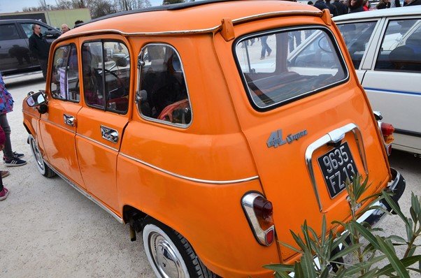 Renault 4 with Whitewall Tyres 102.jpg