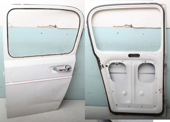 Renault-4-white-rear-doorsml.jpg