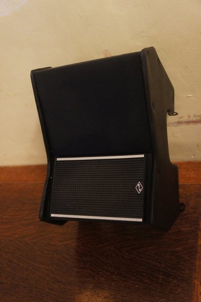 Renault 4 Radio Console (1).JPG