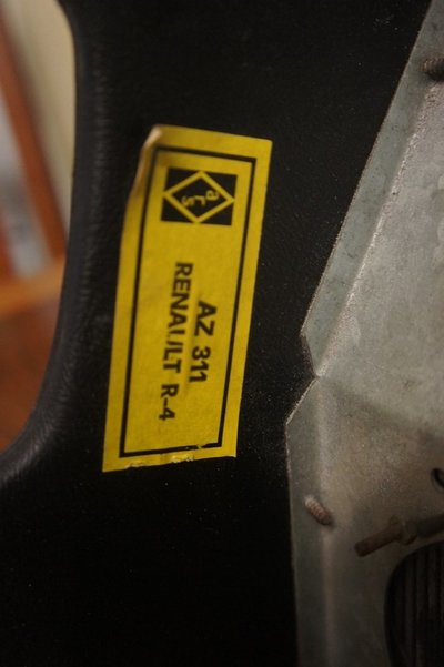 Renault 4 Radio Console (4).JPG