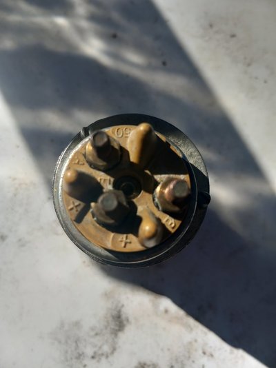 contactslot renault 4.jpg