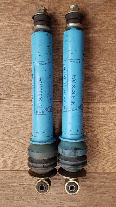 R8 rear shocks.jpg