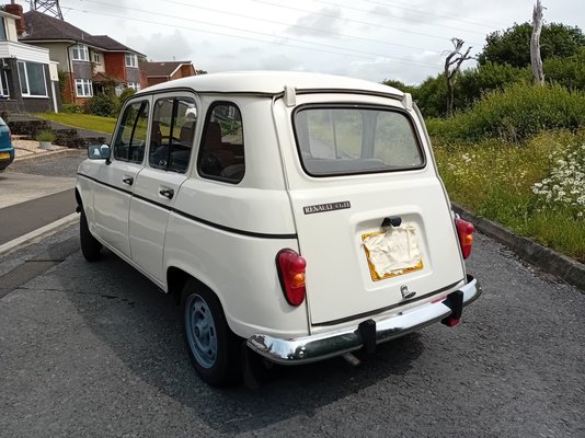 Renault 4 l.jpg