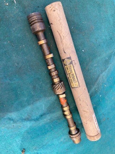 0428912900 camshaft.jpg