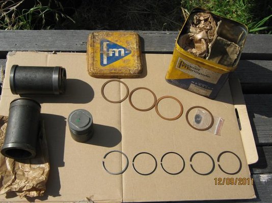 R4 Pistons & Liners 001.jpg