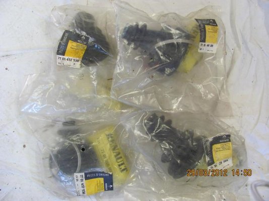 R4 parts 016_001_2188x1641.jpg