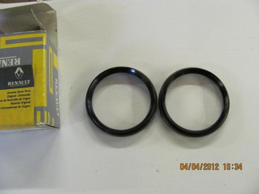Rear grease seals.jpg