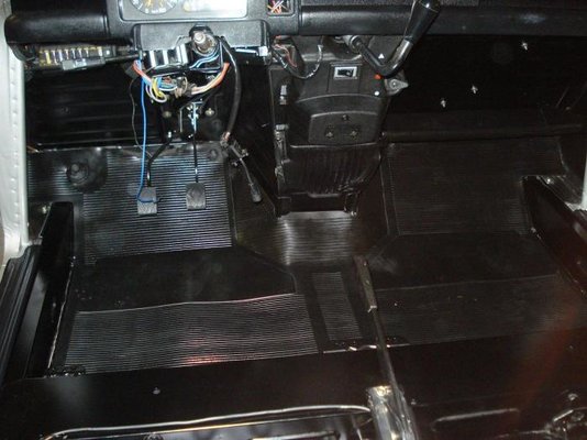 808 Tapis avant reposés.jpg