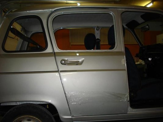 854 Repose porte arrière.jpg