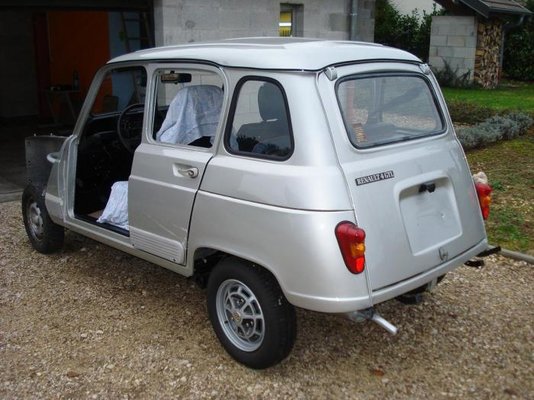 909 Trois-quart arrière.jpg
