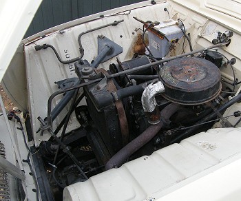 750cc Renault 4 engine bay