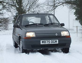 Renault 5 in the snow