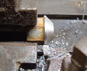 Cutting an edge on a lathe